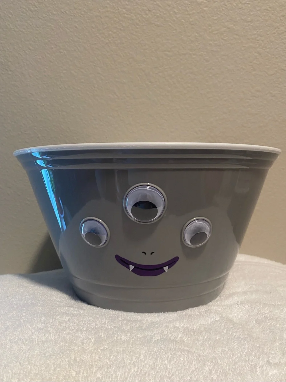 Gray Googly-Eyed Monster Face Vampire Halloween Candy Serve Bowl BPA FREE